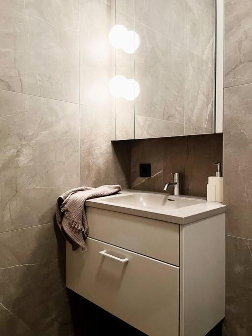 Private Lux 2Br & 2Ba City Center With Free Parking Reykjavík Eksteriør bilde